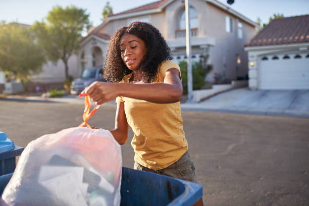 Best Construction Debris Removal  in Larimore, ND